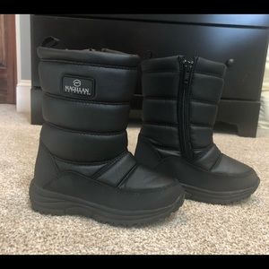 Magellan Outdoors black snow boots size 11 youth.
